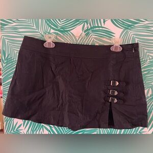 NWT Princess Polly black mini skirt with 3 buckles and silt sz 10